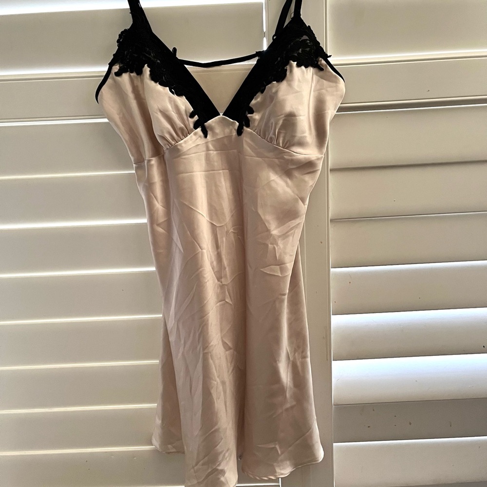VTG Champagne Colored Chemise / Slip Dress Black Velvet Trim Sz S/M